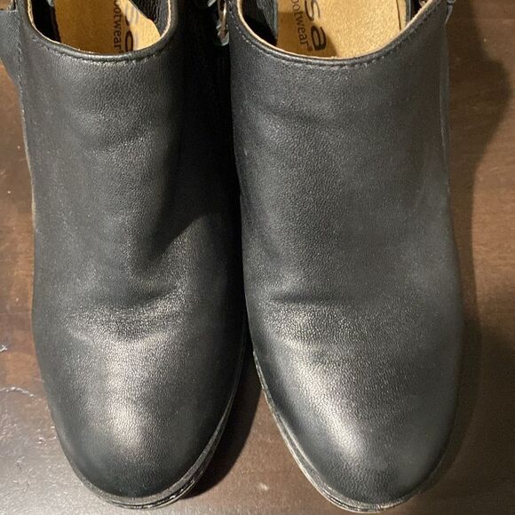 Halsa Rylee Floral Embossed Leather Bootie Size 7.5 - Picture 2 of 12